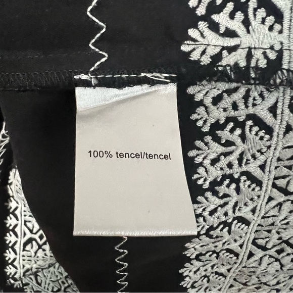 Pam & Gela Embroidered Tunic in Black, New with out Tags - Picture 5 of 6